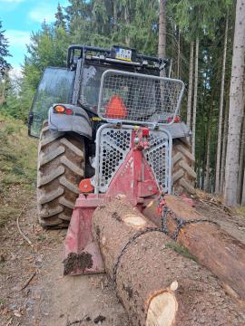 Forsttraktor VALTRA T193 | Forsttechnik | Holzverarbeitungs-Maschinen | KOMITrade s.r.o.